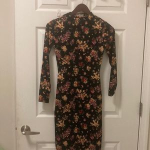 Long sleeve, floral dress. Size small. Stretch.